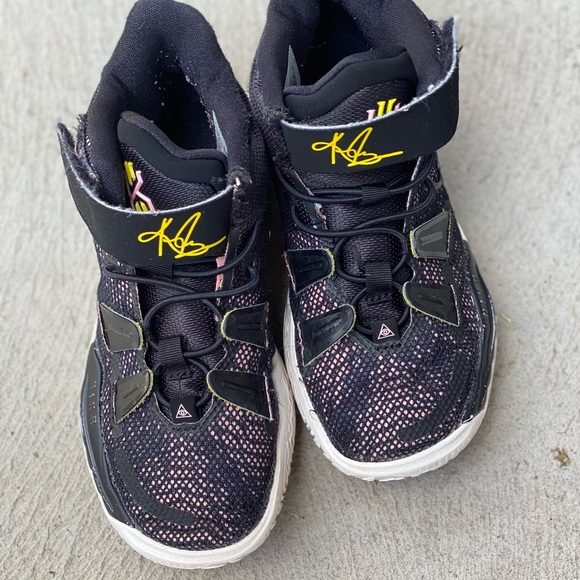 Nike Kyrie 7 Color - black / white / arctic punch (pink)- kids Size 12.5 C - Picture 1 of 5